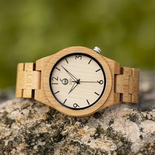 Komando-Akker Stylish Bamboo Men's Watch, Handcrafted with a Simple Quartz Mechanism