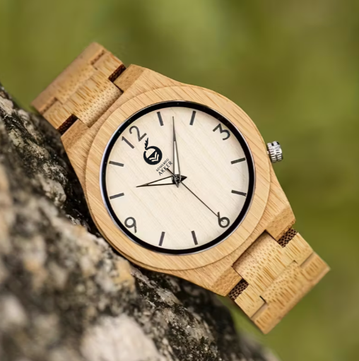 Komando-Akker Stylish Bamboo Men's Watch, Handcrafted with a Simple Quartz Mechanism